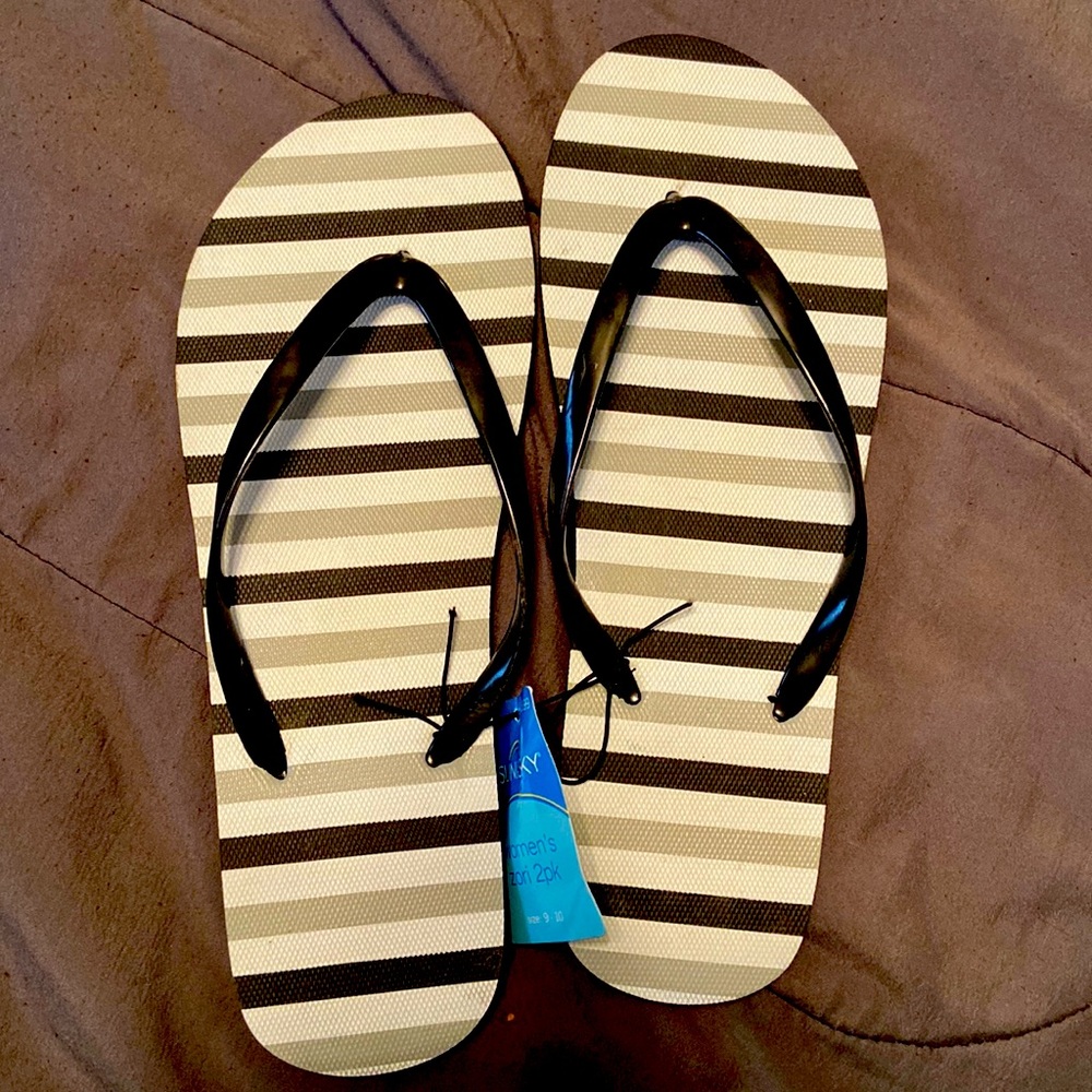 NWT Women flip flops